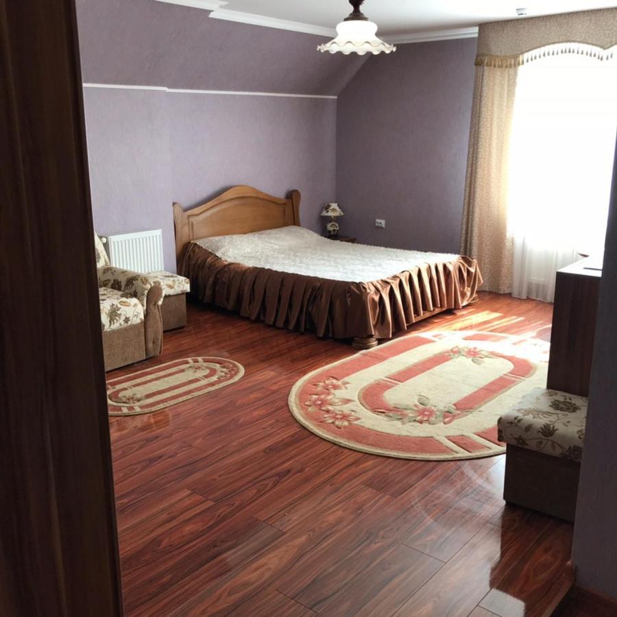 Ідилія Lviv Luaran gambar